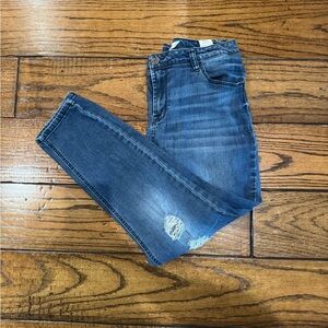 Kenzie Women’s Effortless Midrise Fit Ankle Distressed Jeans
Size 14/32